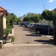 Zárt parkoló
